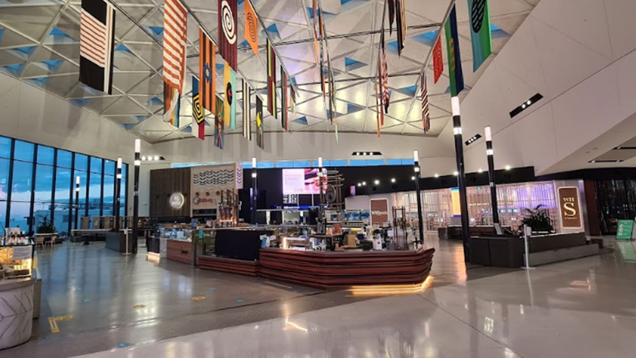 How early should i arrive at sydney international airport